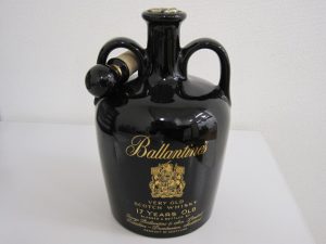 バランタイン17年陶器ボトル